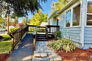 1301 SE S Park Dr, Grants Pass, OR 97527 - Photo 2