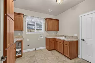 2883 Strasburg St, Medford, OR 97504 - Photo 12