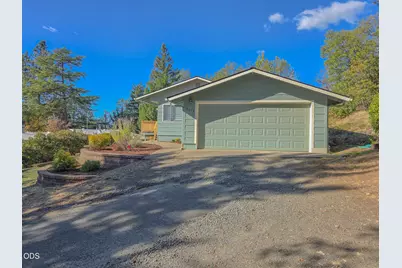 1111 NE Beacon Drive, Grants Pass, OR 97526 - Photo 2