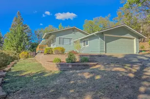 1111 NE Beacon Dr, Grants Pass, OR 97526 - Photo 1