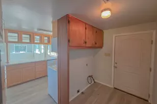 1111 NE Beacon Dr, Grants Pass, OR 97526 - Photo 12