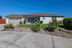 982 Jessica Ct, Eagle Point, OR 97524 - Photo 1