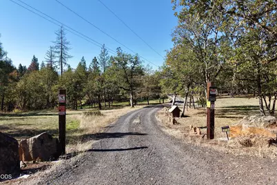 3735 Cobleigh Road, Eagle Point, OR 97524 - Photo 32
