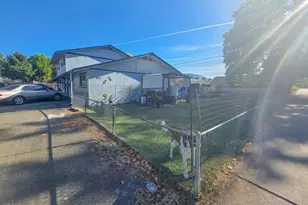 522 SE L St, Grants Pass, OR 97526 - Photo 2