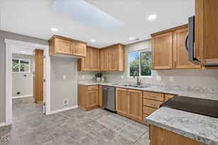 207 Oak St, Phoenix, OR 97535 - Photo 12