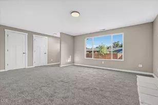 207 Oak St, Phoenix, OR 97535 - Photo 8