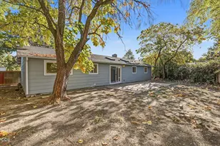 207 Oak St, Phoenix, OR 97535 - Photo 32
