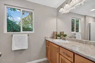 207 Oak St, Phoenix, OR 97535 - Photo 20