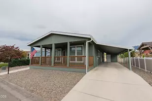 333 Mountain View Dr, Talent, OR 97540 - Photo 1