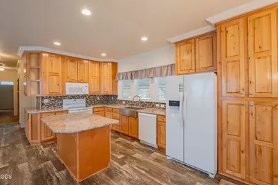 333 Mountain View Drive #UNIT 150, Talent, OR 97540 - Photo 8