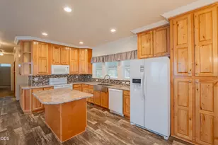 333 Mountain View Dr, Talent, OR 97540 - Photo 8