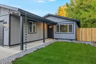 1425 Lawnridge St, Medford, OR 97504 - Photo 2