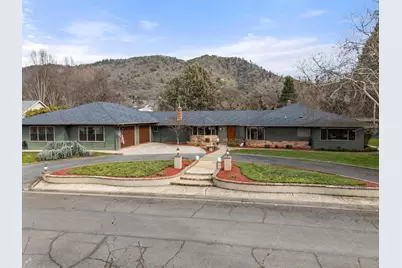 1117 NE Memorial Drive, Grants Pass, OR 97526 - Photo 2