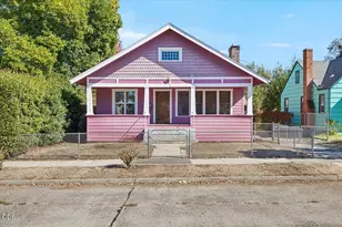 332 N Ivy St, Medford, OR 97501 - Photo 1