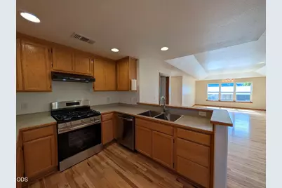 1065 Shayla Lane, Central Point, OR 97502 - Photo 2