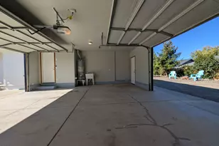 1065 Shayla Ln, Central Point, OR 97502 - Photo 20