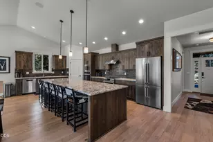 8293 Vireo Ct, Redmond, OR 97756 - Photo 12