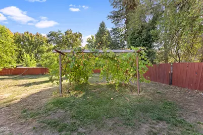 833 Beall Lane, Medford, OR 97502 - Photo 34