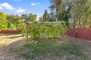833 Beall Ln, Medford, OR 97502 - Photo 34