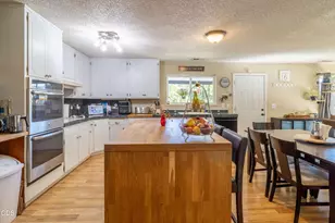 720 NW Morgan Ln, Grants Pass, OR 97526 - Photo 14