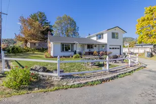 720 NW Morgan Ln, Grants Pass, OR 97526 - Photo 4