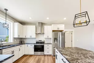 305 Davidson Way, Talent, OR 97540 - Photo 18