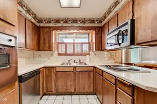 1581 Miracle Ln, Medford, OR 97504 - Photo 10