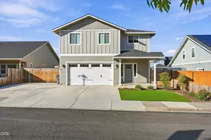 213 Samuel Lane Loop Rd, Phoenix, OR 97535 - Photo 1