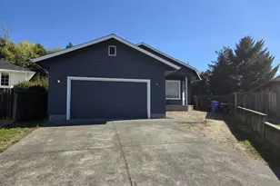 1354 Forestview Dr, Grants Pass, OR 97527 - Photo 2