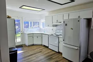 1354 Forestview Dr, Grants Pass, OR 97527 - Photo 6