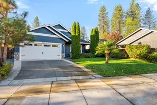2225 Esther Ln, Grants Pass, OR 97527 - Photo 2