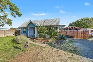 247 Berrydale Ave, Medford, OR 97501 - Photo 4