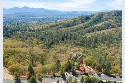 1076 NW Starlite Place, Grants Pass, OR 97526 - Photo 2