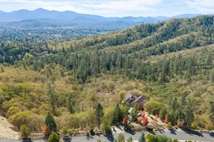 1076 NW Starlite Pl, Grants Pass, OR 97526 - Photo 2