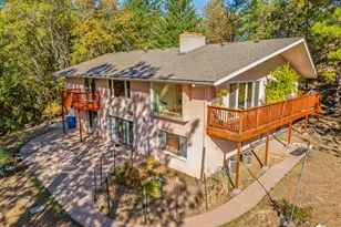 341 SE Hill Top Dr, Grants Pass, OR 97527 - Photo 1