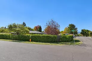 509 N Berkeley Way, Medford, OR 97504 - Photo 40