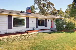 101 Greenway Dr, Medford, OR 97504 - Photo 10