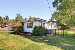 101 Greenway Dr, Medford, OR 97504 - Photo 14
