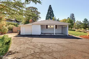 101 Greenway Dr, Medford, OR 97504 - Photo 18