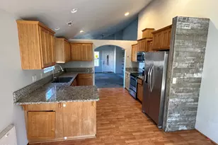1063 Katie Mae Dr, Medford, OR 97501 - Photo 4