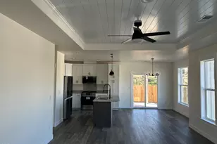 301 Oak Valley Dr, Talent, OR 97540 - Photo 2