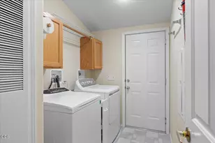 374 Orth Dr, Central Point, OR 97502 - Photo 20