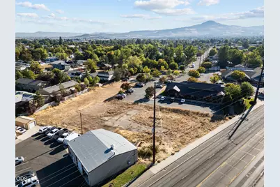 2698 N Pacific Highway, Medford, OR 97501 - Photo 6