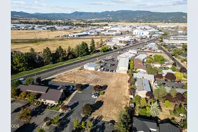 2698 N Pacific Highway, Medford, OR 97501 - Photo 10