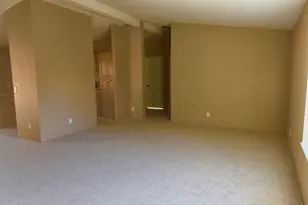 24 Bridgeport Dr, Eagle Point, OR 97524 - Photo 4