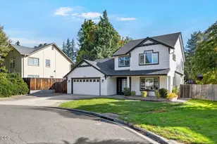 543 Hoover Park Dr, Medford, OR 97504 - Photo 2