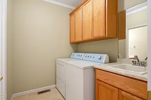 3477 Parkway Dr, Medford, OR 97504 - Photo 32