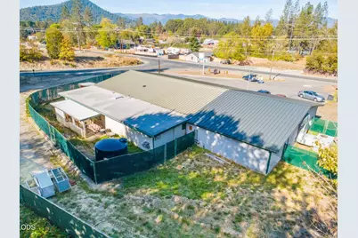 5229 Redwood Avenue, Grants Pass, OR 97527 - Photo 10