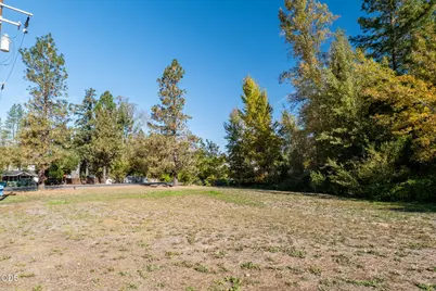 5229 Redwood Avenue, Grants Pass, OR 97527 - Photo 22