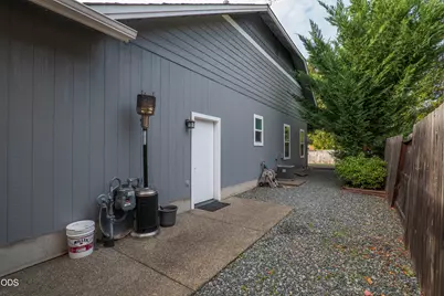 308 SW Hudson Lane, Grants Pass, OR 97526 - Photo 32